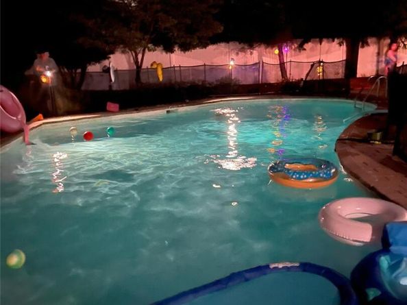 18 Sherwood Lane, Roslyn Heights NY 11577