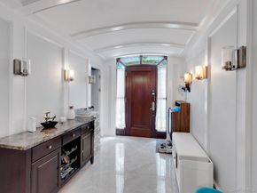 18 Sherwood Lane, Roslyn Heights NY 11577