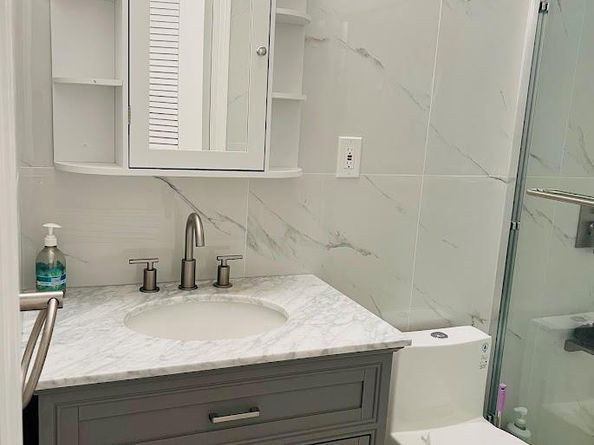 18 Sherwood Lane, Roslyn Heights NY 11577