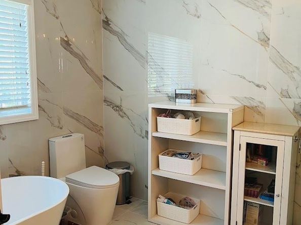 18 Sherwood Lane, Roslyn Heights NY 11577