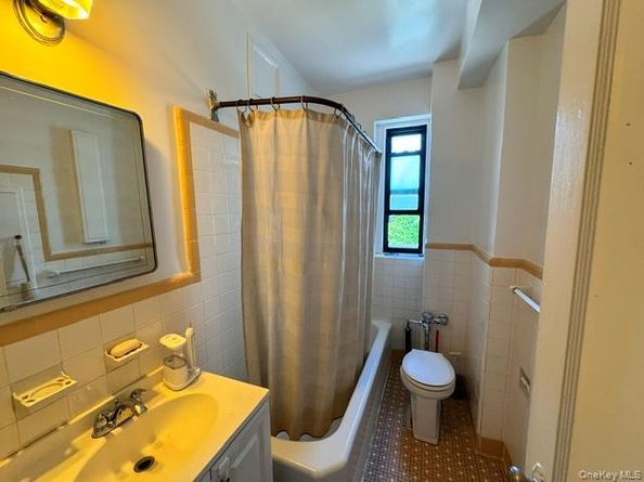30 Clinton Place 6E, New Rochelle NY 10801