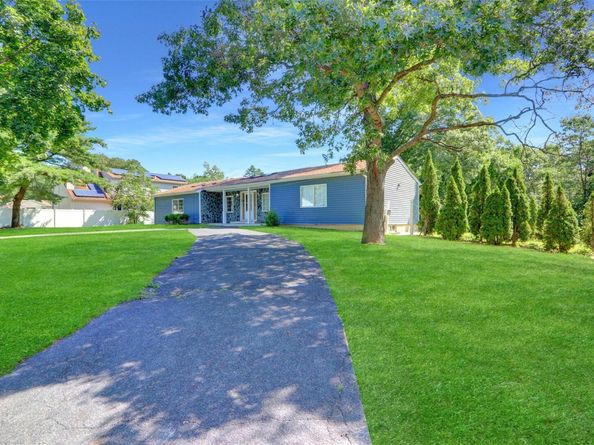 2697 Heather Avenue, Medford NY 11763