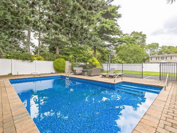 21 Tulipwood Drive, Commack NY 11725