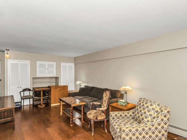 596 Broadway 17A, Lynbrook NY 11563