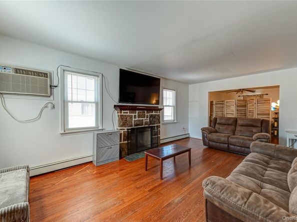 70 Bristol Street, Lindenhurst NY 11757