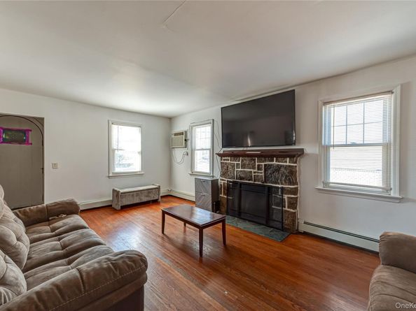 70 Bristol Street, Lindenhurst NY 11757