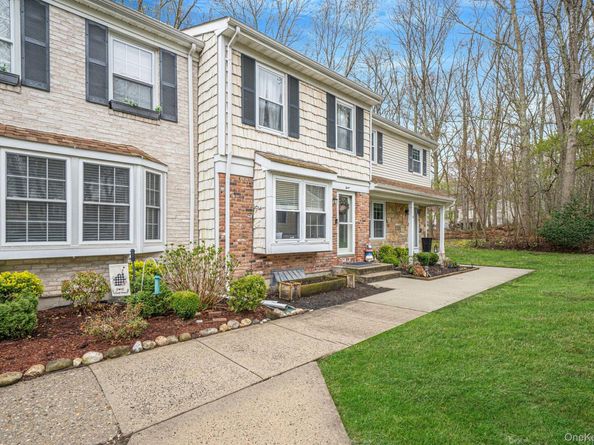 3 Bartlett, Yaphank NY 11980