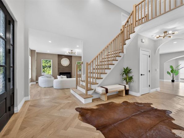 15 Ridge Drive, Port Washington NY 11050