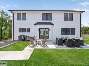 15 Ridge Drive, Port Washington NY 11050