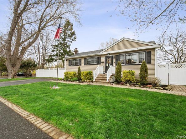 347 Lakeland Avenue, Sayville NY 11782