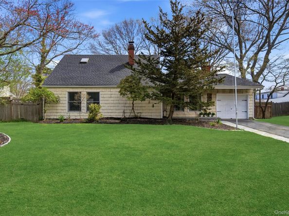 1055 Sipp Avenue, Medford NY 11763