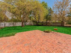 14 Linford Lane, Melville NY 11747