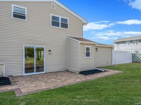 25 Greentree Drive, Oakdale NY 11769