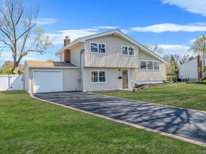 25 Greentree Drive, Oakdale NY 11769