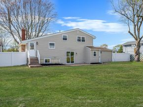 25 Greentree Drive, Oakdale NY 11769