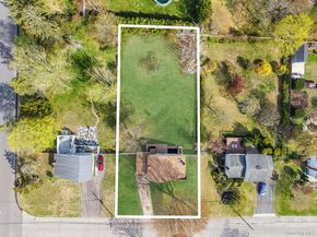 25 Greentree Drive, Oakdale NY 11769