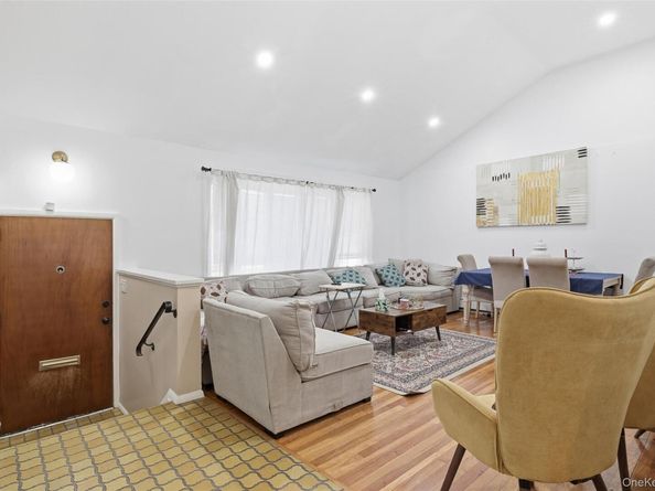 921 Edwards Boulevard, Valley Stream NY 11580