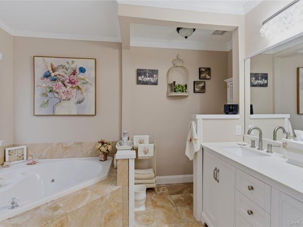 20 Kate Circle, Middle Island NY 11953