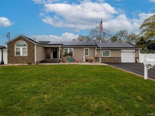 675 N Erie Avenue, Lindenhurst NY 11757