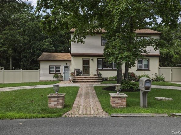 485 Lockwood Drive, Shirley NY 11967