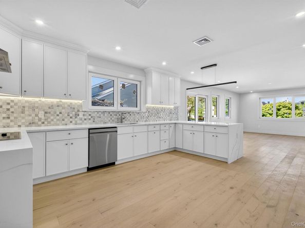 2 Lee Place, Old Bethpage NY 11804