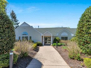 125 Farm House Court, Manorville NY 11949