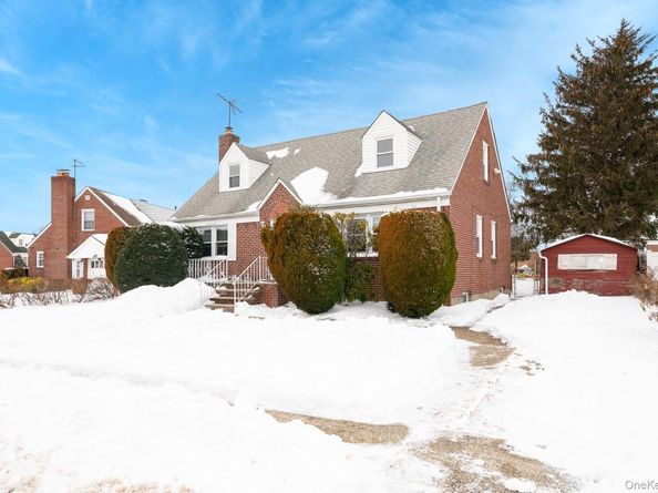 2 Parkview Place, Elmont NY 11003