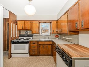 2 Parkview Place, Elmont NY 11003