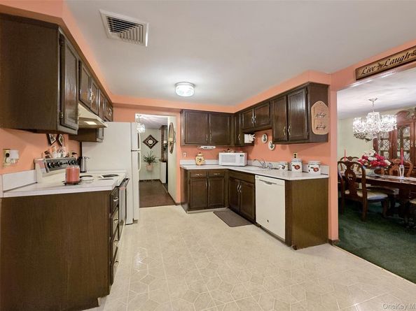 67 Van Brunt Avenue, Selden NY 11784