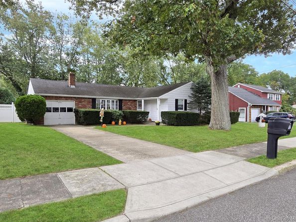 67 Van Brunt Avenue, Selden NY 11784