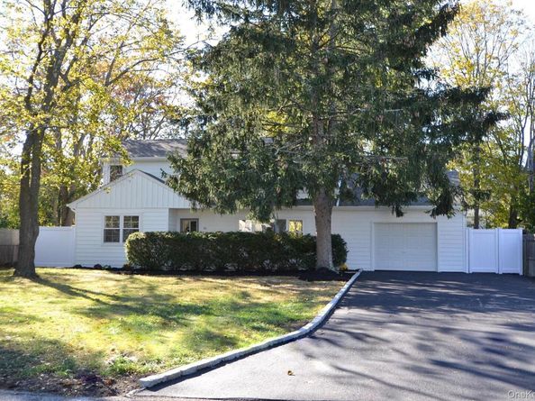 26 Clinton Street, Center Moriches NY 11934