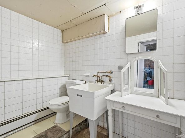 68 7th Street, Bay Shore NY 11706