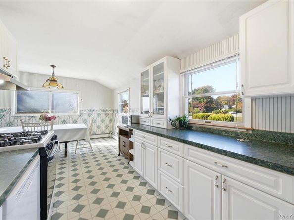 68 7th Street, Bay Shore NY 11706