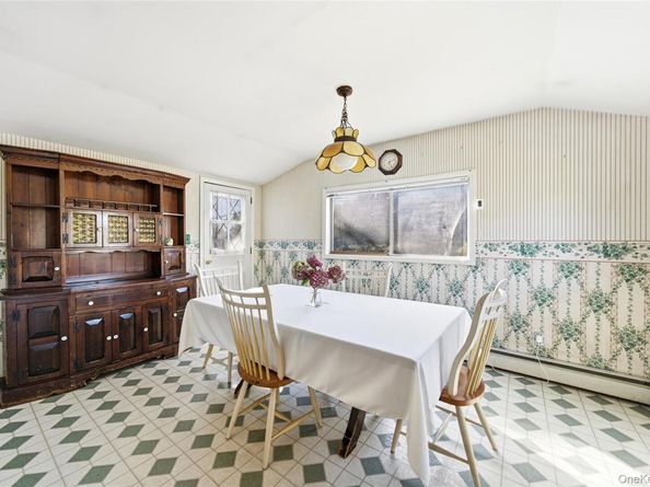 68 7th Street, Bay Shore NY 11706