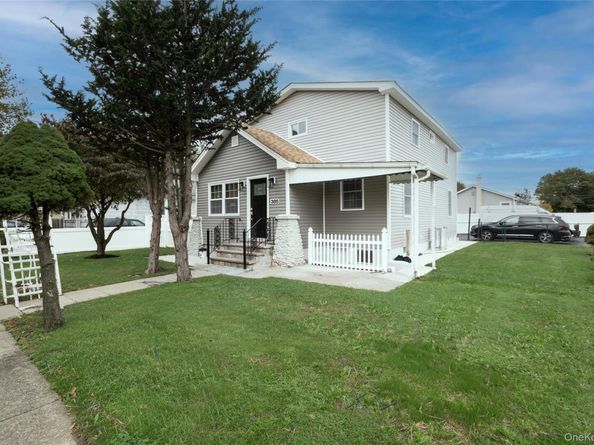 385 Clayton Street, Central Islip NY 11722