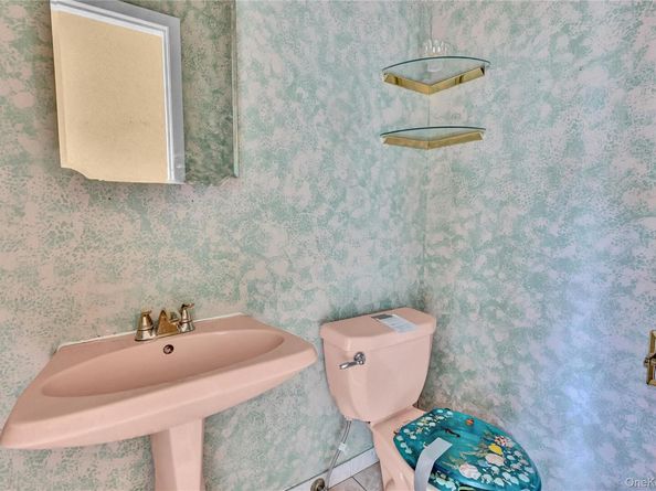 1 Oakleaf Court, Huntington NY 11743
