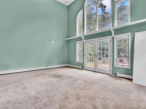 1 Oakleaf Court, Huntington NY 11743