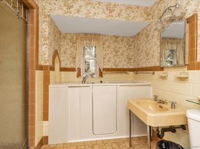 47-44 Glenwood Street, Little Neck NY 11362