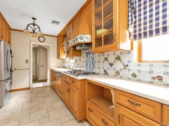 47-44 Glenwood Street, Little Neck NY 11362