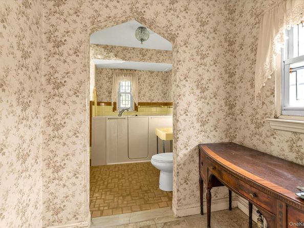 47-44 Glenwood Street, Little Neck NY 11362