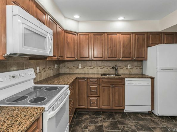 93 Palo Alto Drive, Plainview NY 11803