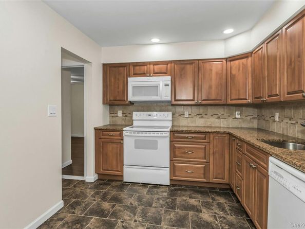 93 Palo Alto Drive, Plainview NY 11803