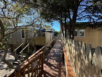 187 Holly Walk