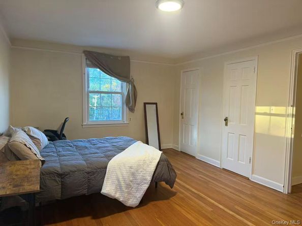 8 Welwyn Road 3F, Great Neck NY 11021