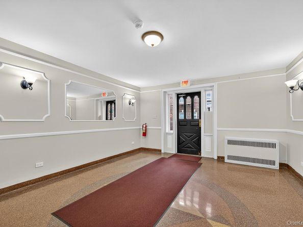 8 Welwyn Road 3F, Great Neck NY 11021