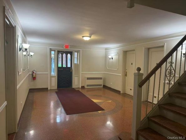 8 Welwyn Road 3F, Great Neck NY 11021