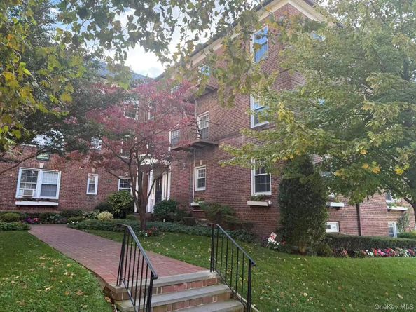 8 Welwyn Road 3F, Great Neck NY 11021
