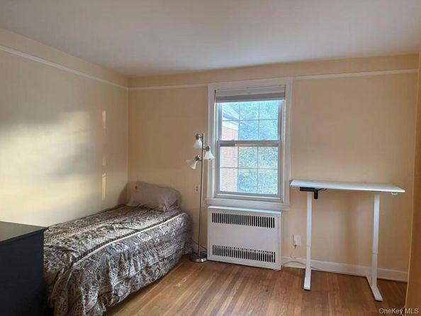 8 Welwyn Road 3F, Great Neck NY 11021