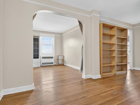 8 Welwyn Road 3F, Great Neck NY 11021