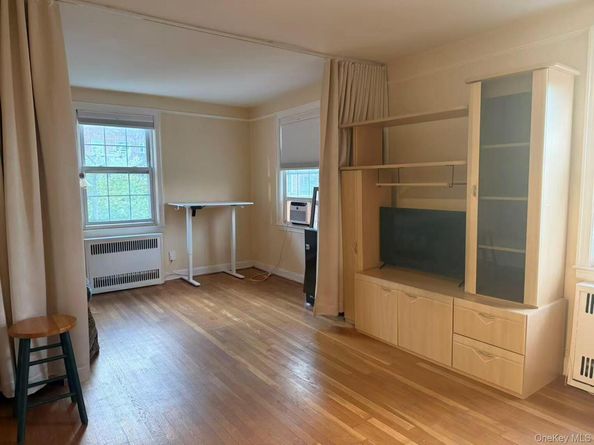 8 Welwyn Road 3F, Great Neck NY 11021